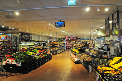 904732 Interieur van de biologische supermarkt Ekoplaza (Nachtegaalstraat 51a) te Utrecht.